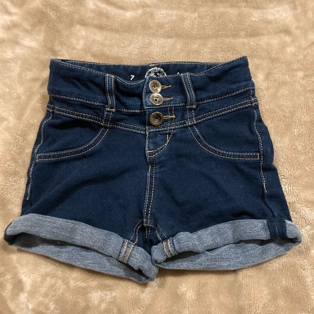 SO girls button up jean shorts